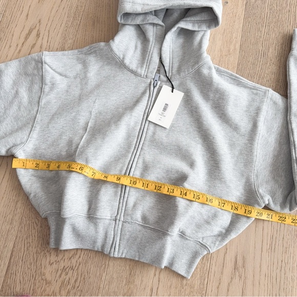 NWT 129052 Aritzia perfect crop heather chrome S - Picture 3 of 5